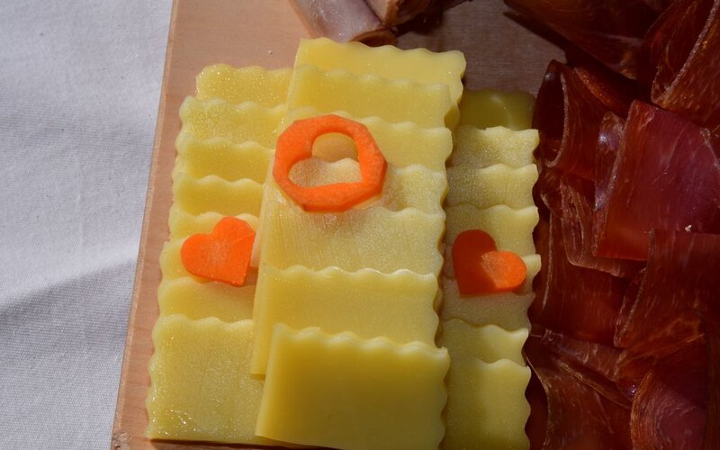 liebevolle Verzierung beim Buffet