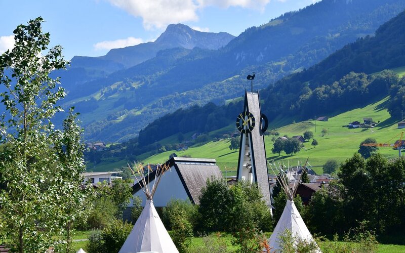 Blick auf die ref. Kirche vom Campingplatz aus