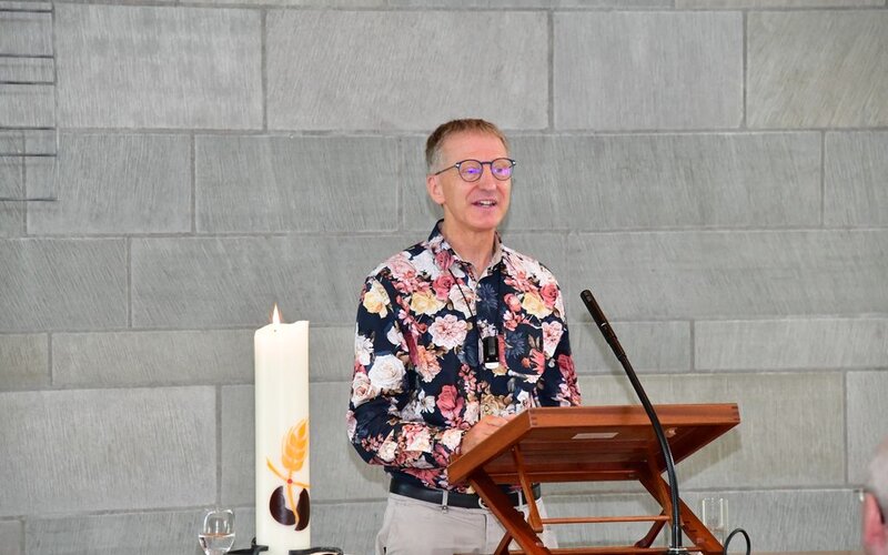 Kirchenpflegepräsident Lukas Reinhardt bei seinen Grussworten