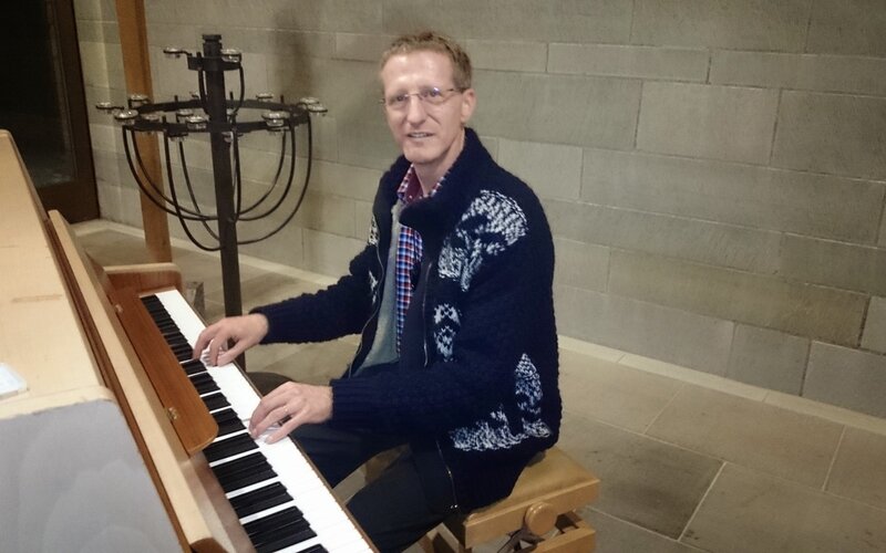 Lukas Reinhardt leitet das «Offene Singen» in Buochs.