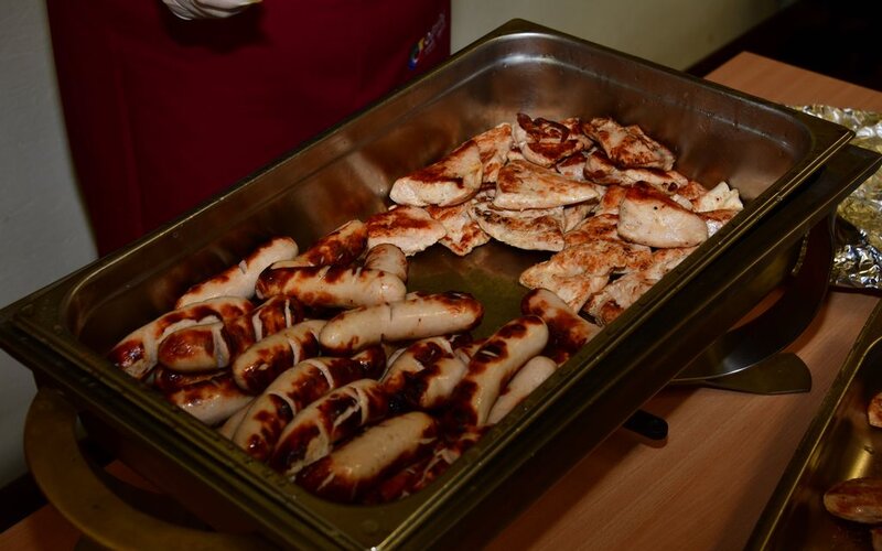 Bratwürstchen und Poulet